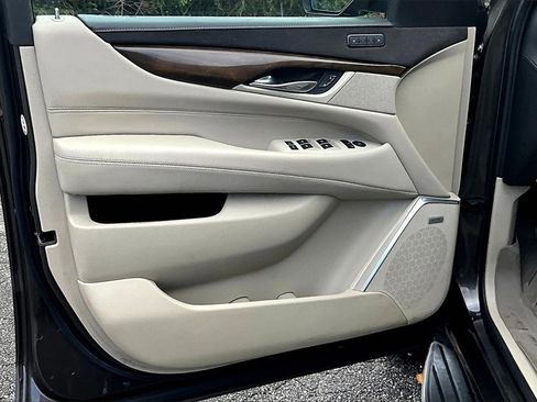 Certified 2020 Cadillac Escalade Luxury image 18