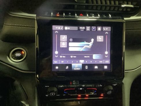 Used 2025 Jeep Grand Cherokee Laredo X w/ Luxury Tech Group I AWD/4WD image 34