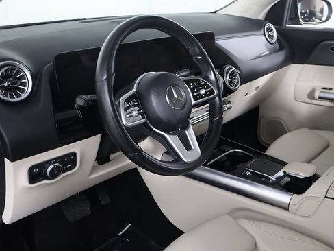 Used 2023 Mercedes-Benz GLA 250 4MATIC w/ Premium Package image 28