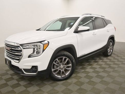 Used 2024 GMC Terrain SLT image 2