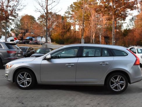 Used 2015 Volvo V60 T5 Premier image 5