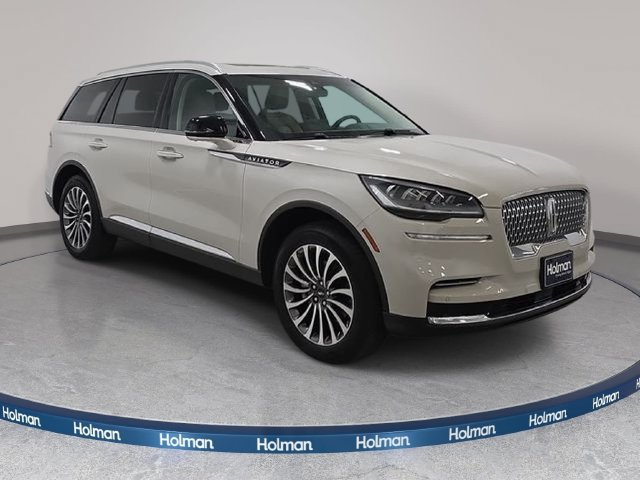 Certified 2023 Lincoln Aviator Reserve w/ Elements Package Plus AWD/4WD image 3