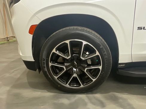 Used 2022 Chevrolet Suburban RST w/ Luxury Package AWD/4WD image 6