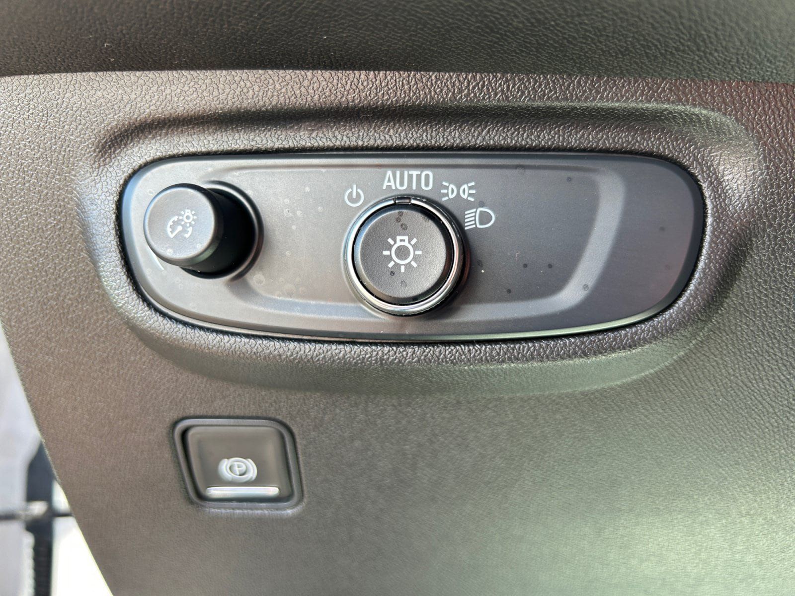 Used 2024 GMC Terrain SLE FWD image 25