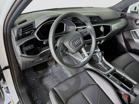 Certified 2025 Audi Q3 2.0T Premium w/ Convenience Package AWD/4WD image 9