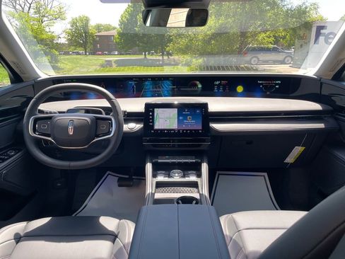 New 2026 Lincoln Nautilus Premier AWD/4WD image 12
