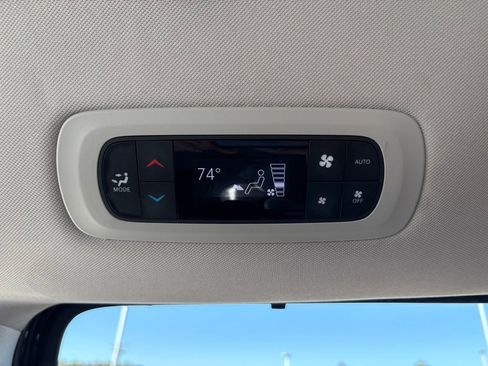Certified 2024 Chrysler Pacifica Touring-L FWD image 22