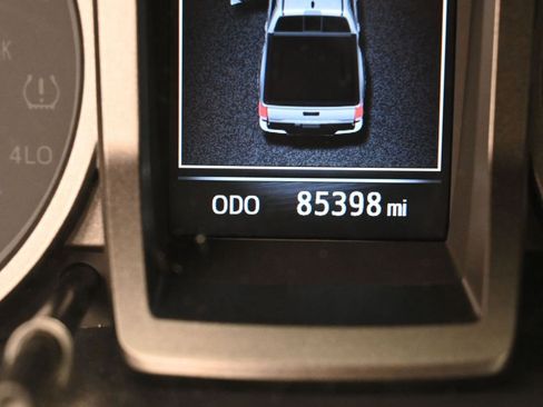 Used 2023 Toyota Tacoma TRD Off-Road image 19