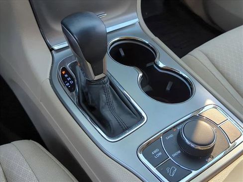 Used 2020 Jeep Grand Cherokee Laredo AWD/4WD image 12