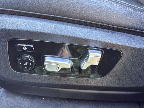 Used 2019 BMW X5 xDrive50i w/ Parking Assistance Package AWD/4WD image 15