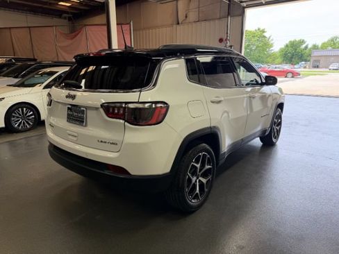 Used 2025 Jeep Compass Limited AWD/4WD image 6