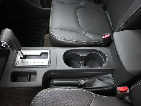 Used 2013 Nissan Frontier PRO-4X w/ Pro-4x Luxury Pkg AWD/4WD image 19