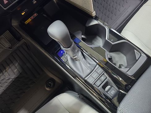 Used 2025 Toyota Camry XLE image 25