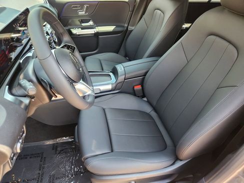 New 2025 Mercedes-Benz GLB 250 4MATIC image 12