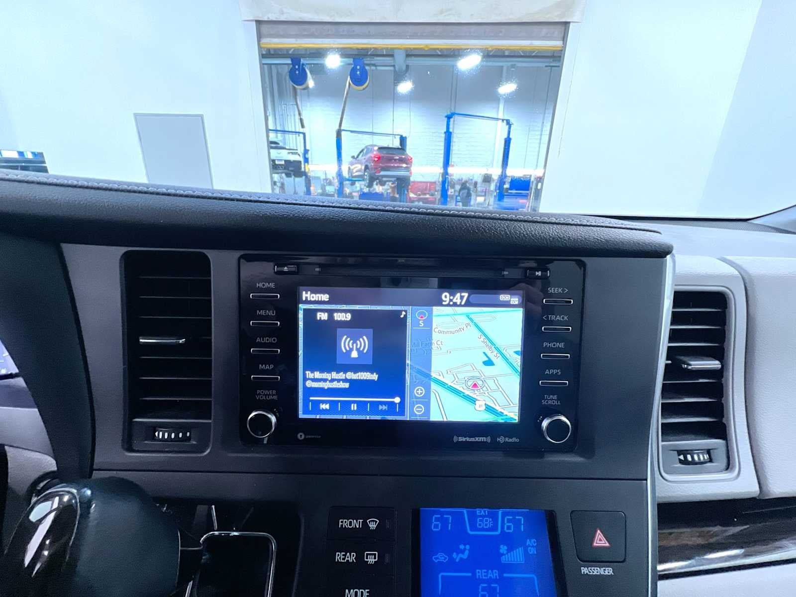 Used 2019 Toyota Sienna XLE w/ XLE Navigation Package FWD image 24
