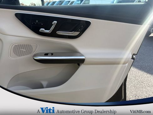 Used 2024 Mercedes-Benz GLC 300 4MATIC image 29