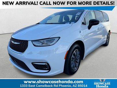 Used 2024 Chrysler Pacifica Select