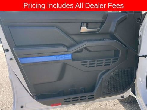 Used 2024 Toyota Tacoma TRD Off-Road AWD/4WD image 17