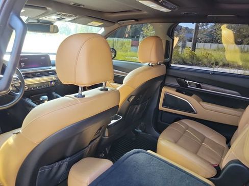 Used 2022 Kia Telluride SX w/ Towing Package FWD image 13