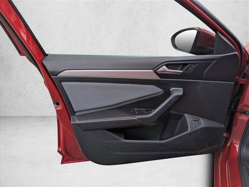 Certified 2025 Volkswagen Jetta SE w/ Sunroof Package FWD image 22