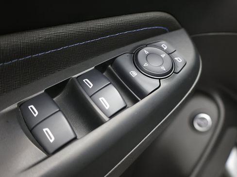 Used 2025 Buick Envista Sport Touring w/ Convenience I Package FWD image 13