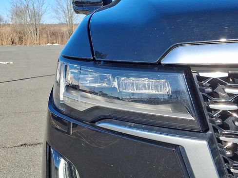 Used 2023 Cadillac Escalade Premium Luxury image 9