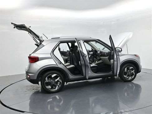 Used 2023 Hyundai Venue SEL image 48