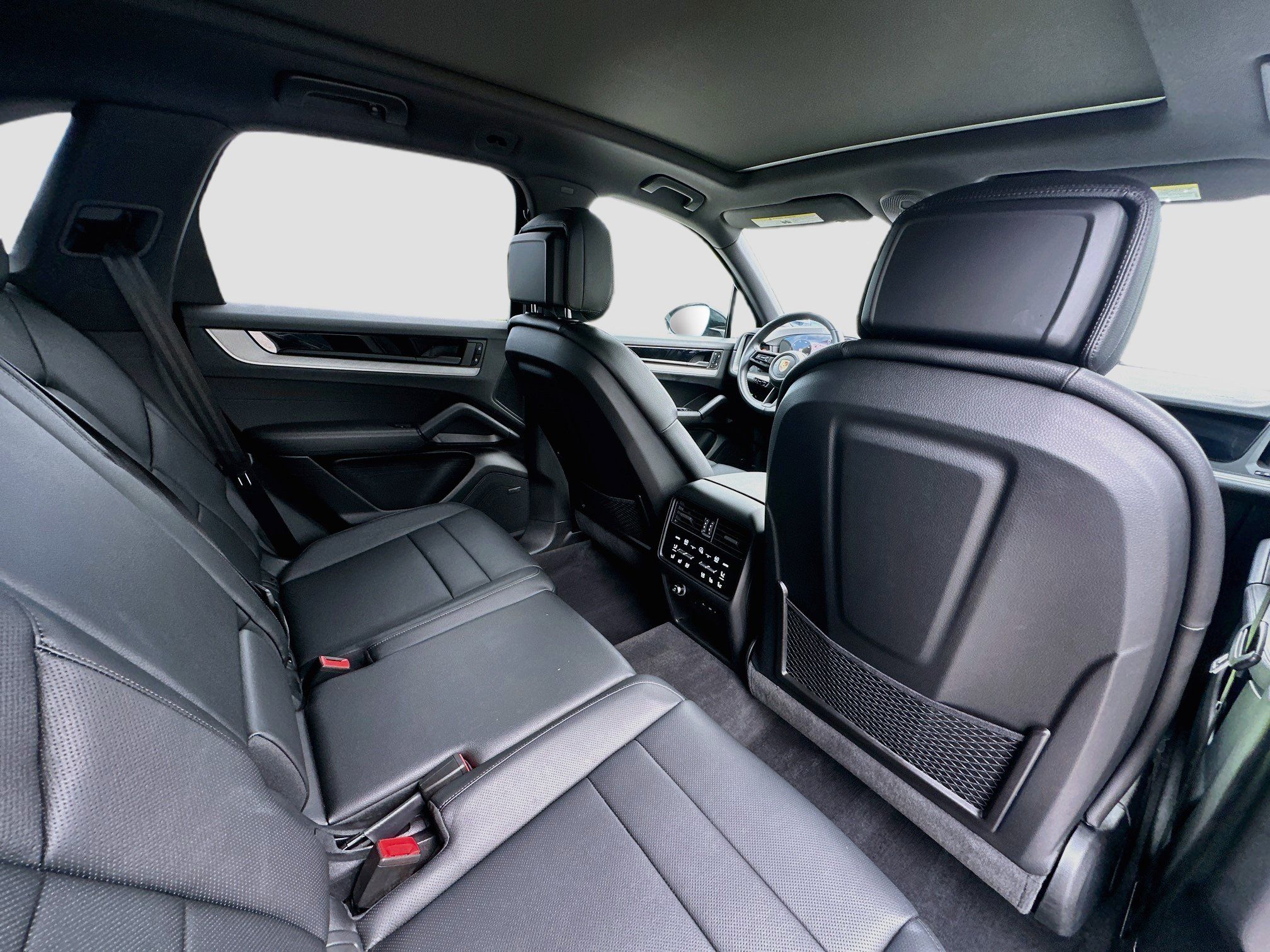Used 2025 Porsche Cayenne AWD/4WD image 33