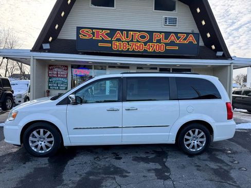 Used 2012 Chrysler Town & Country Touring-L w/ Entertainment Group #2 image 4