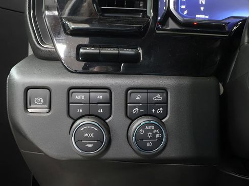 Used 2024 Chevrolet Silverado 1500 ZR2 w/ Technology Package image 18
