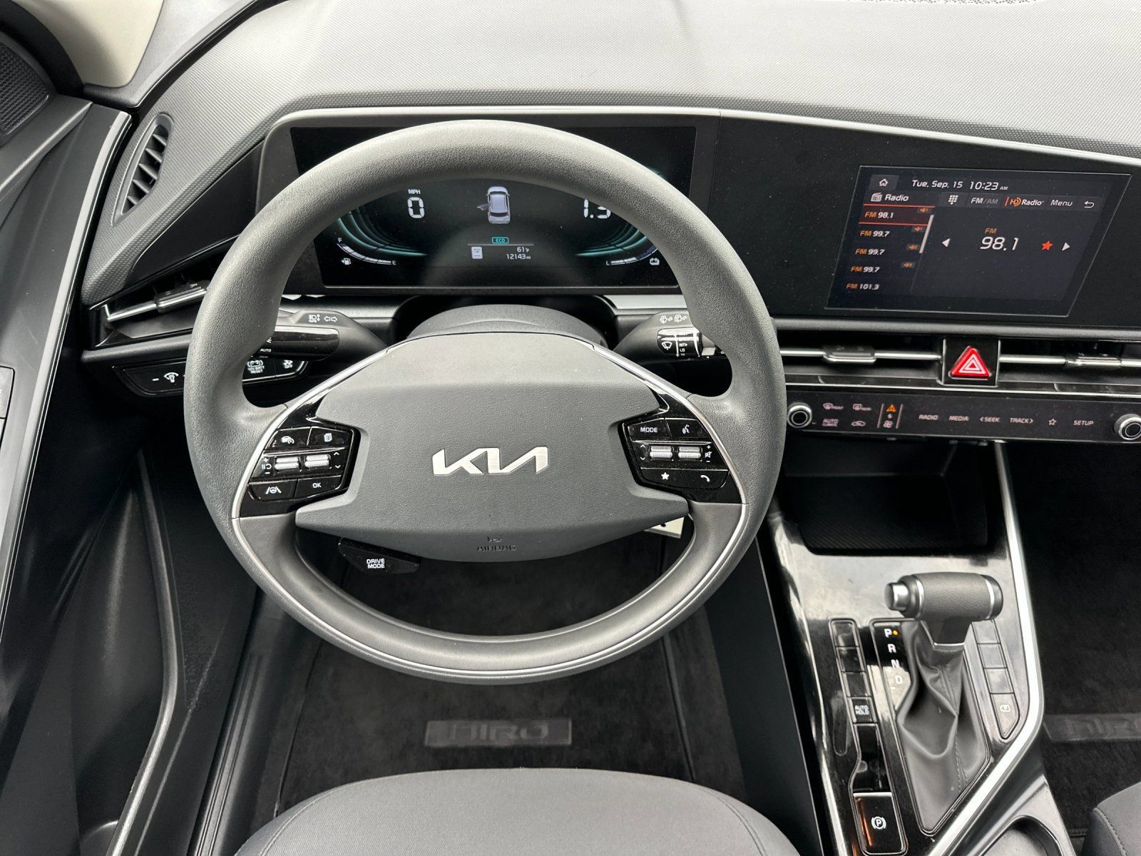 Used 2025 Kia Niro LX FWD image 13
