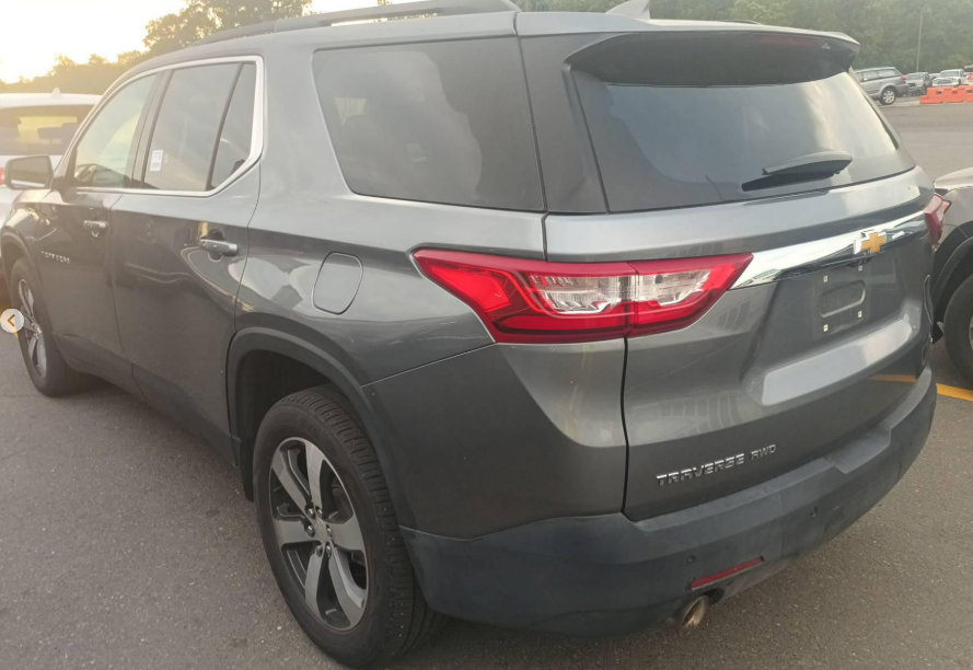 Used 2021 Chevrolet Traverse LT w/ LT Premium Package AWD/4WD image 3