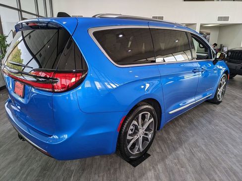 New 2026 Chrysler Pacifica Pinnacle w/ Trailer Tow Group FWD image 4