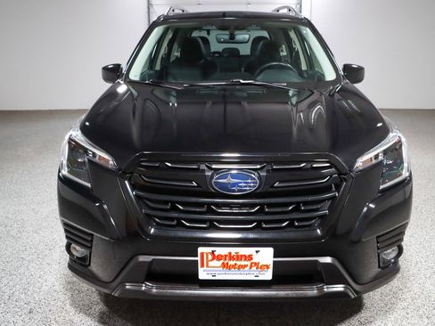 Used 2023 Subaru Forester Premium AWD/4WD image 4