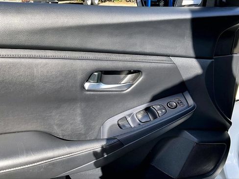 Used 2024 Nissan Sentra SV FWD image 25