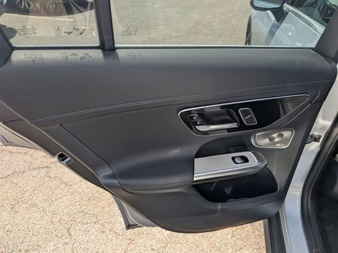 Used 2024 Mercedes-Benz GLC 300 4MATIC image 11