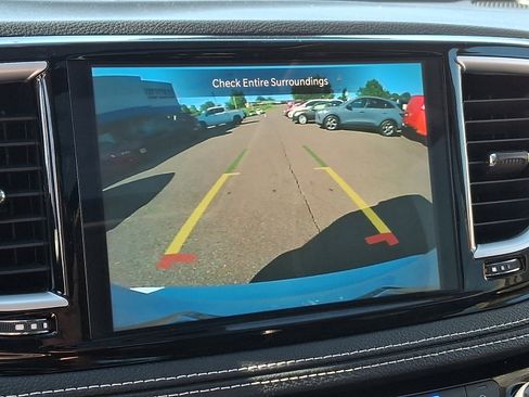 Used 2024 Chrysler Pacifica Limited FWD image 20