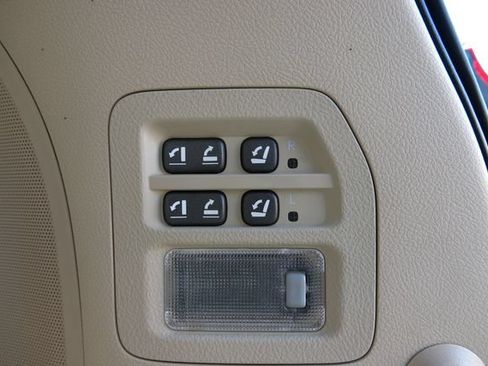Used 2013 Lexus LX 570 4WD w/ Luxury Pkg w/Pre-crash image 49