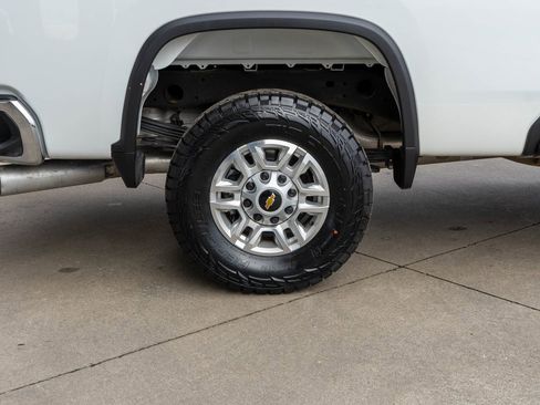 Used 2024 Chevrolet Silverado 2500 LT image 30