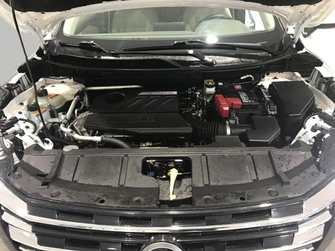 Used 2025 Nissan Rogue SV image 8