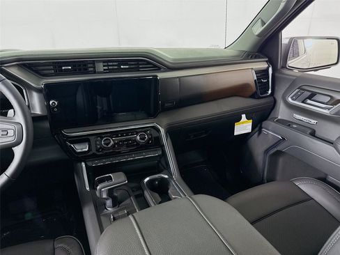 New 2026 GMC Sierra 1500 Denali w/ Technology Package AWD/4WD image 18