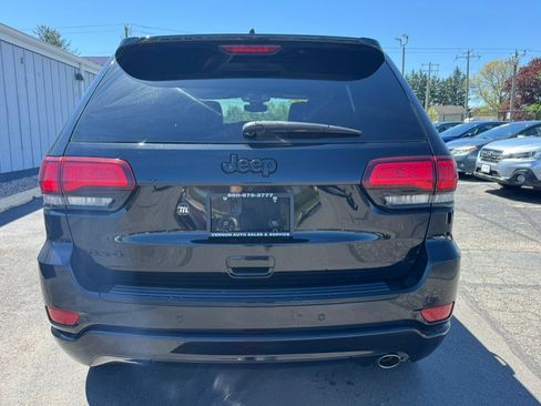 Used 2017 Jeep Grand Cherokee Altitude AWD/4WD image 10