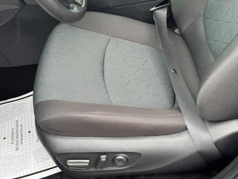 Used 2025 Toyota RAV4 XLE AWD/4WD image 21