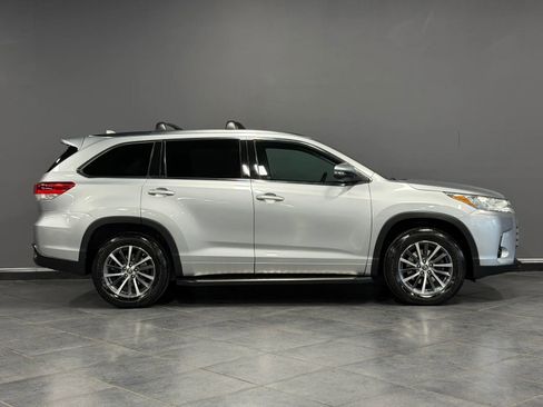 Used 2017 Toyota Highlander XLE FWD image 4