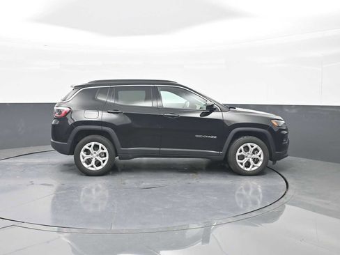Used 2024 Jeep Compass Latitude AWD/4WD image 9