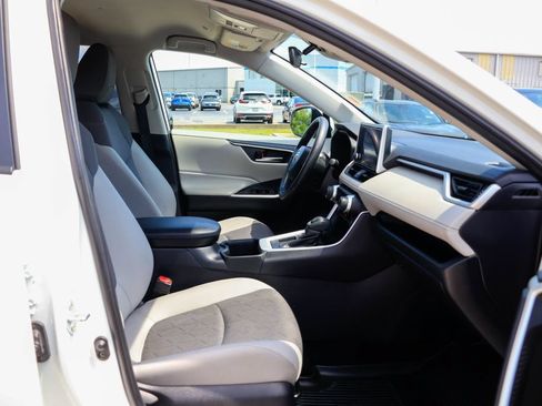 Used 2025 Toyota RAV4 XLE FWD image 9
