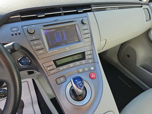 Used 2015 Toyota Prius Four image 22