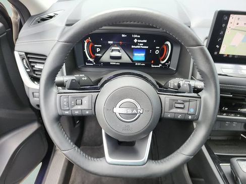 Used 2024 Nissan Rogue SL AWD/4WD image 36