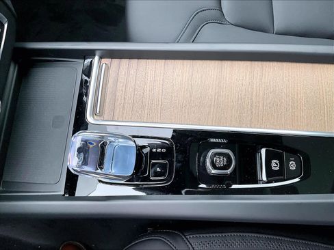 New 2026 Volvo XC60 B5 Plus w/ Climate Package AWD/4WD image 10
