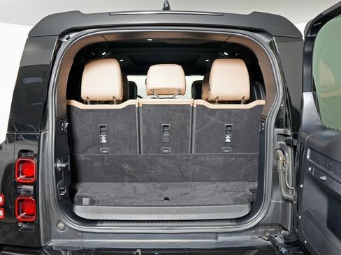 Used 2025 Land Rover Defender 130 X-Dynamic SE image 15